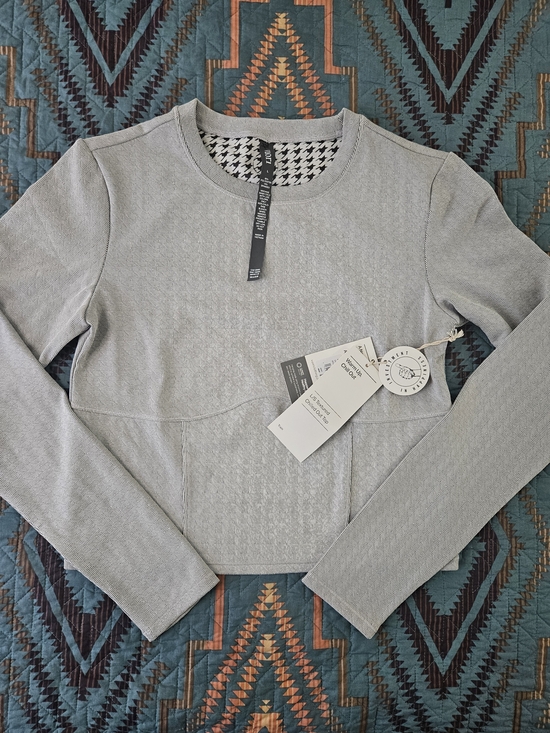 Vuori Tops - Vuori Gray Long Sleeve Crewneck Top